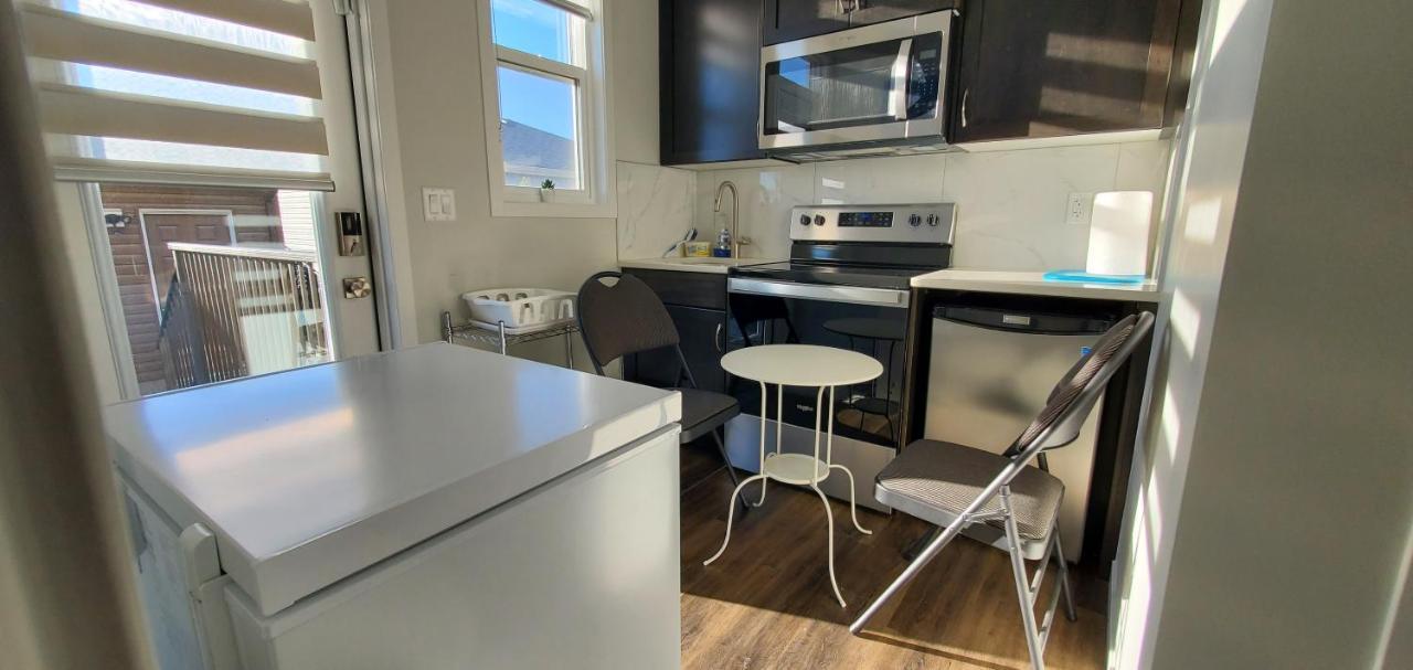 Delightful 1-Bedroom Private Suite In A New Home Calgary Ngoại thất bức ảnh