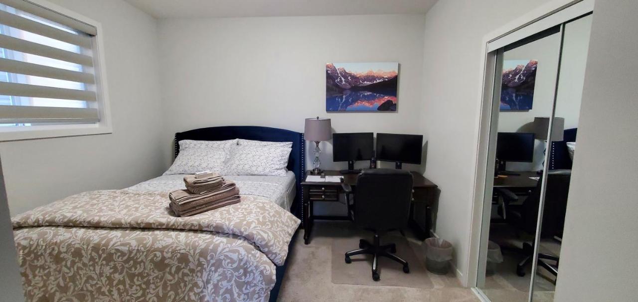 Delightful 1-Bedroom Private Suite In A New Home Calgary Ngoại thất bức ảnh