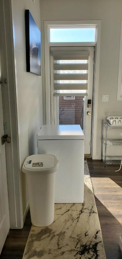 Delightful 1-Bedroom Private Suite In A New Home Calgary Ngoại thất bức ảnh