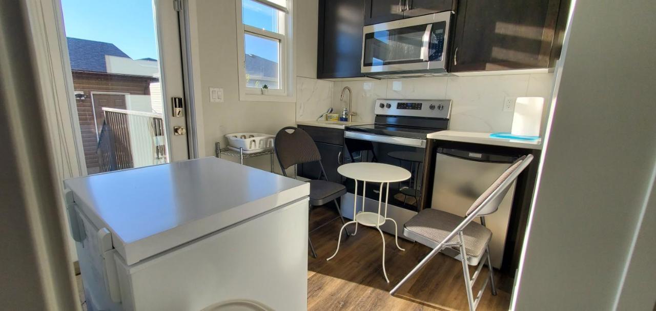 Delightful 1-Bedroom Private Suite In A New Home Calgary Ngoại thất bức ảnh