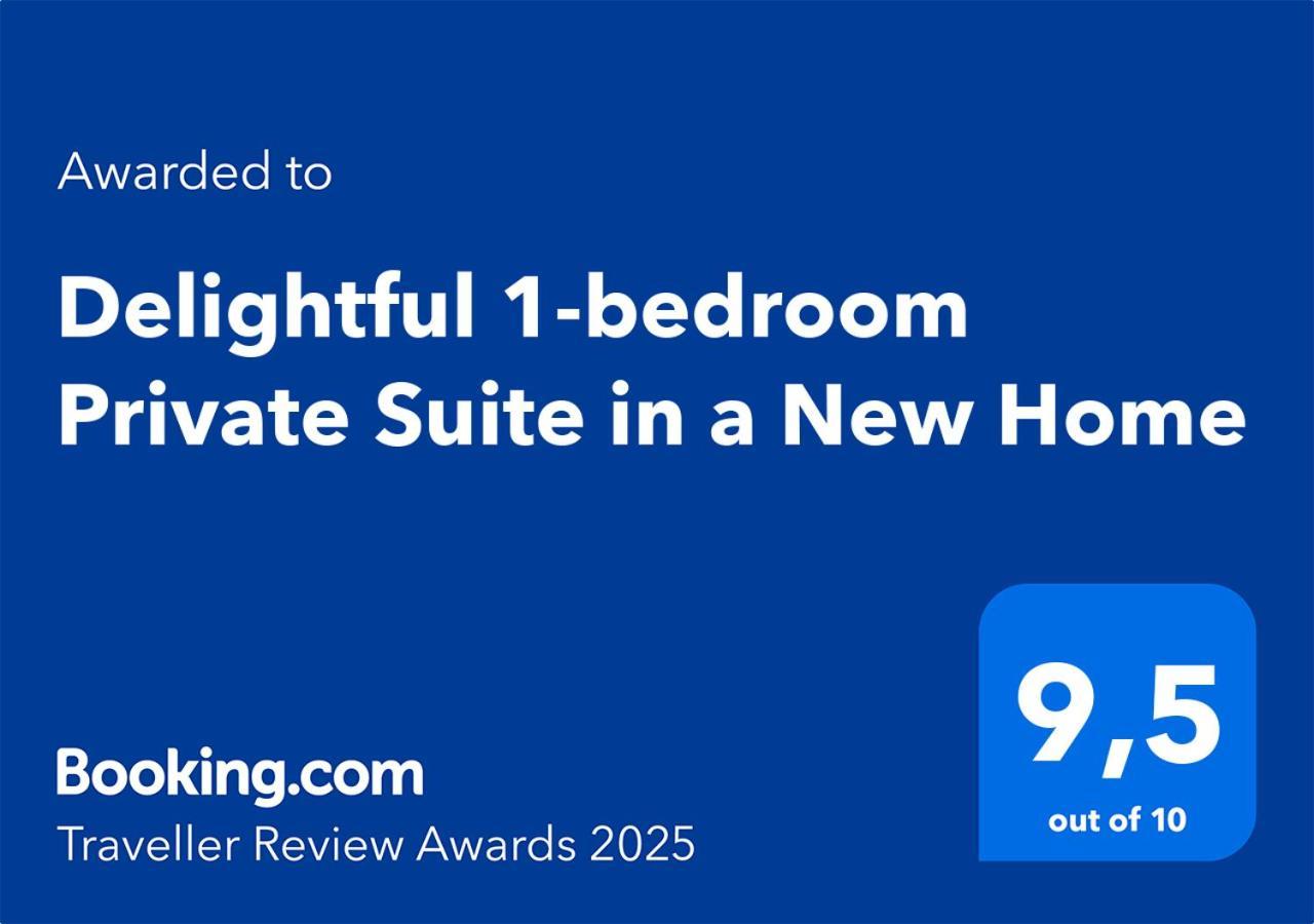 Delightful 1-Bedroom Private Suite In A New Home Calgary Ngoại thất bức ảnh